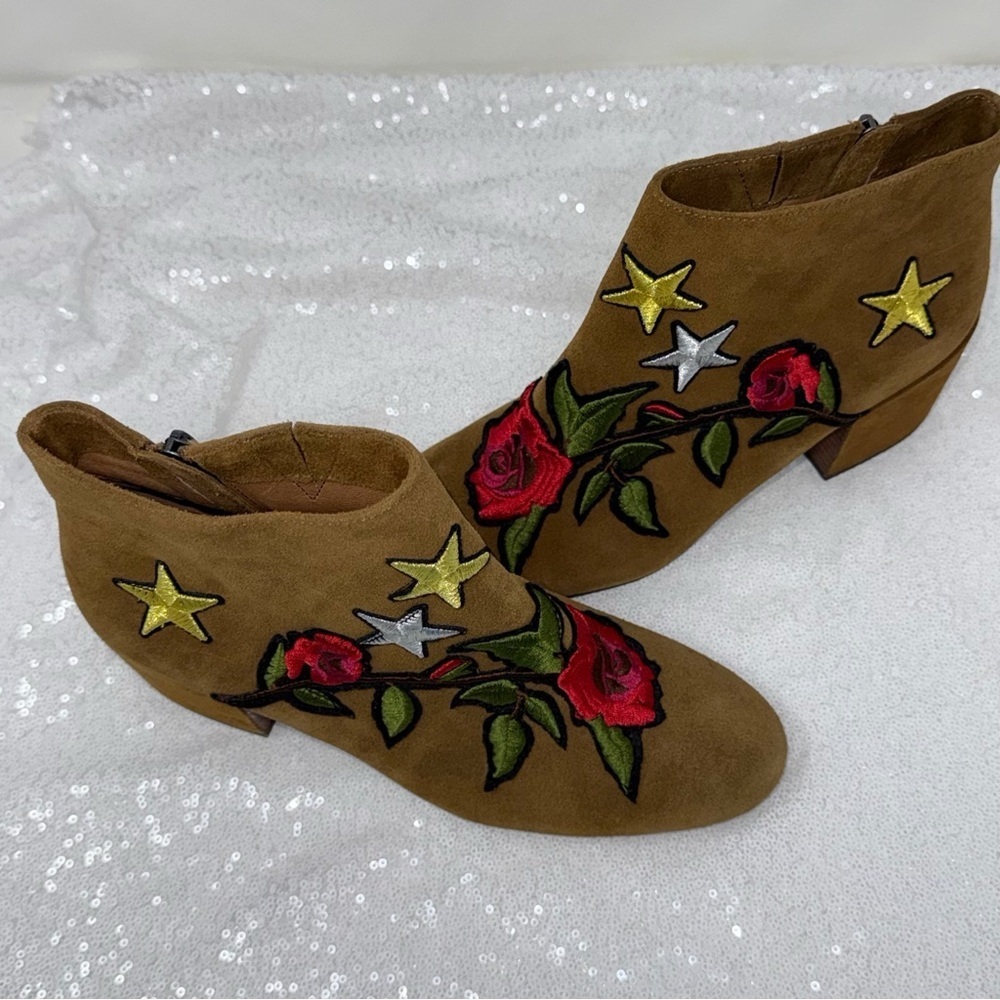 Gentle Souls  Braise Suede Embroidered Brown Ankle Boots size 9.5 women’s - Picture 3 of 16